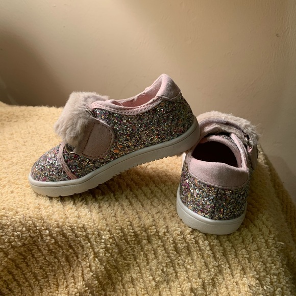 Shoes - Picture 2 of 6